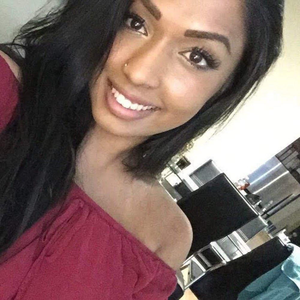 Meet your Posher, Mounita